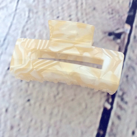 Accessories - Claw Hair Clip